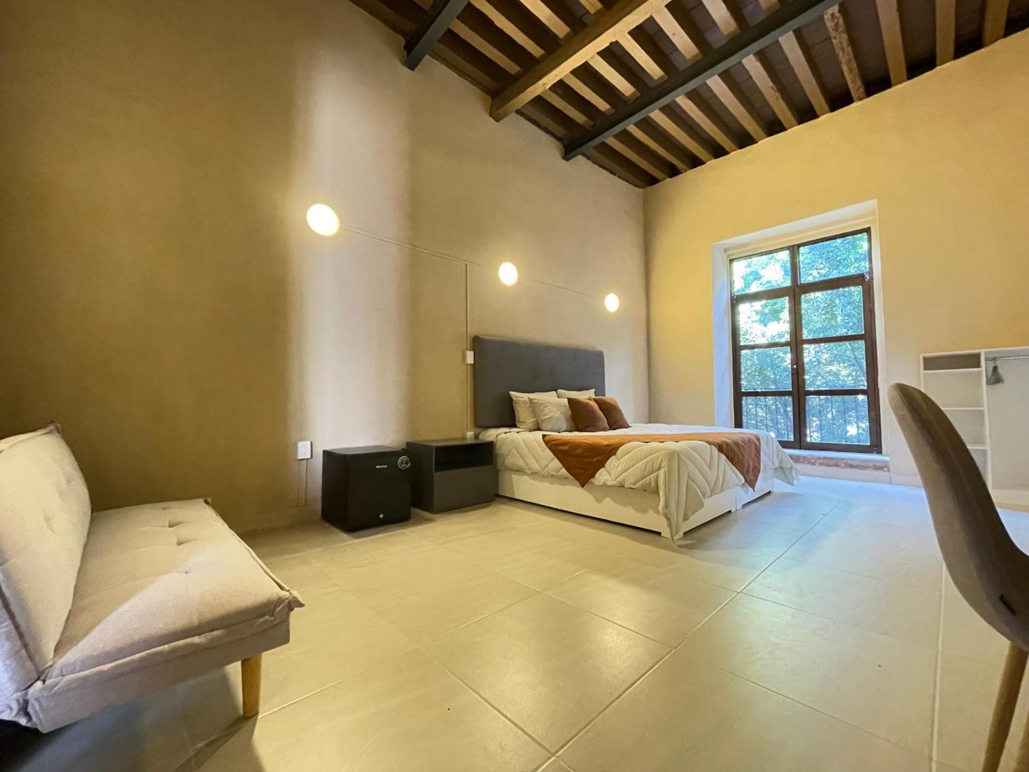 Deluxe King Suite